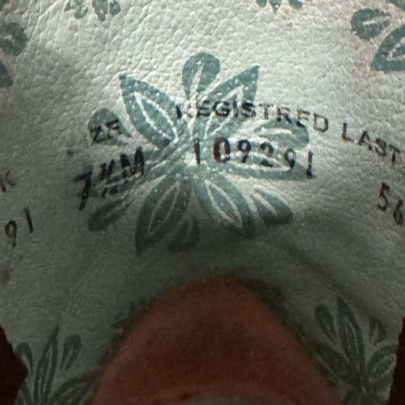 Black and Gold Western Ankle Boots - Picture 5 of 6